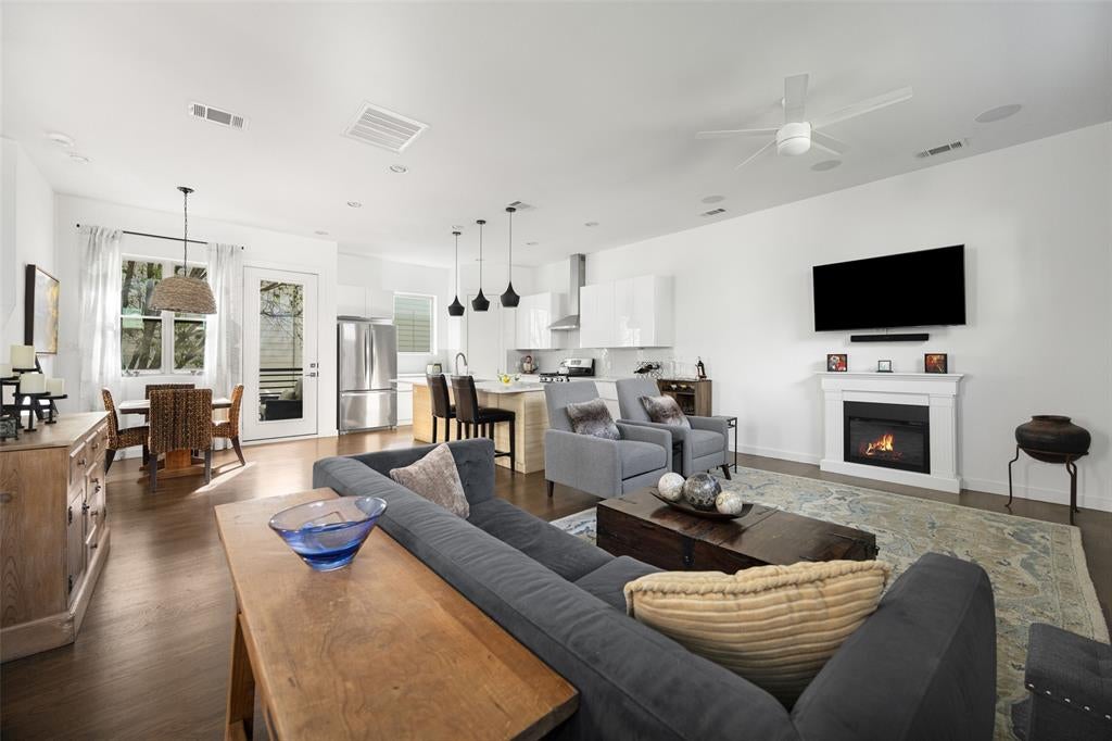 5615 Bryan Parkway D — photo