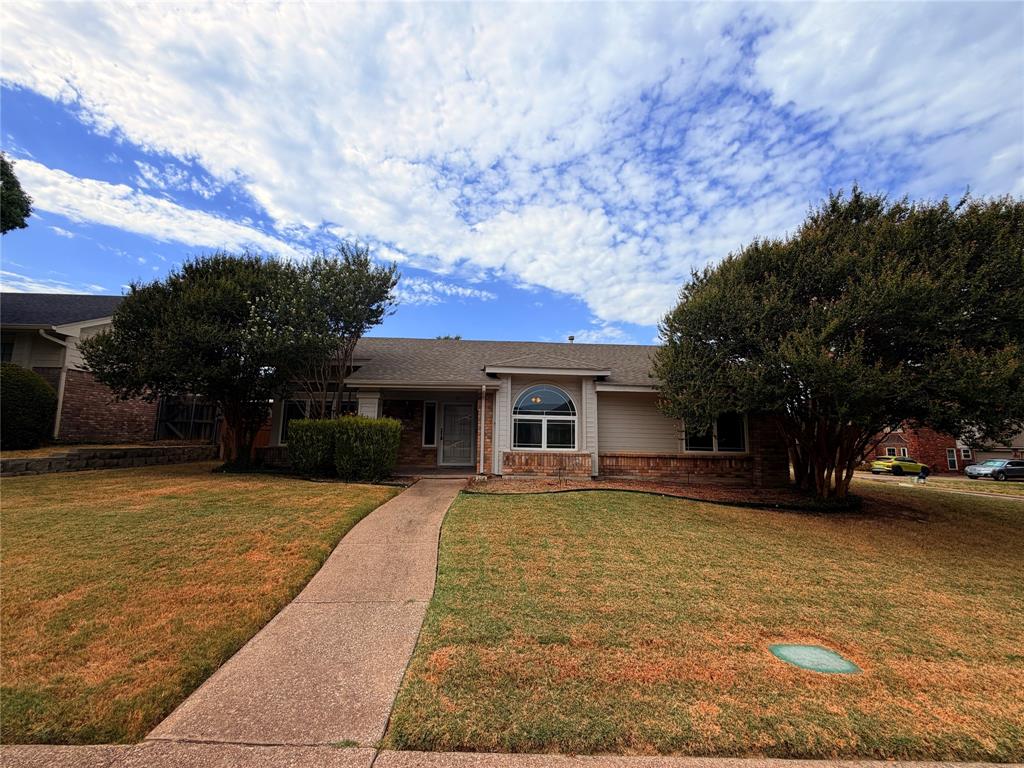 301 Hillside Court — photo