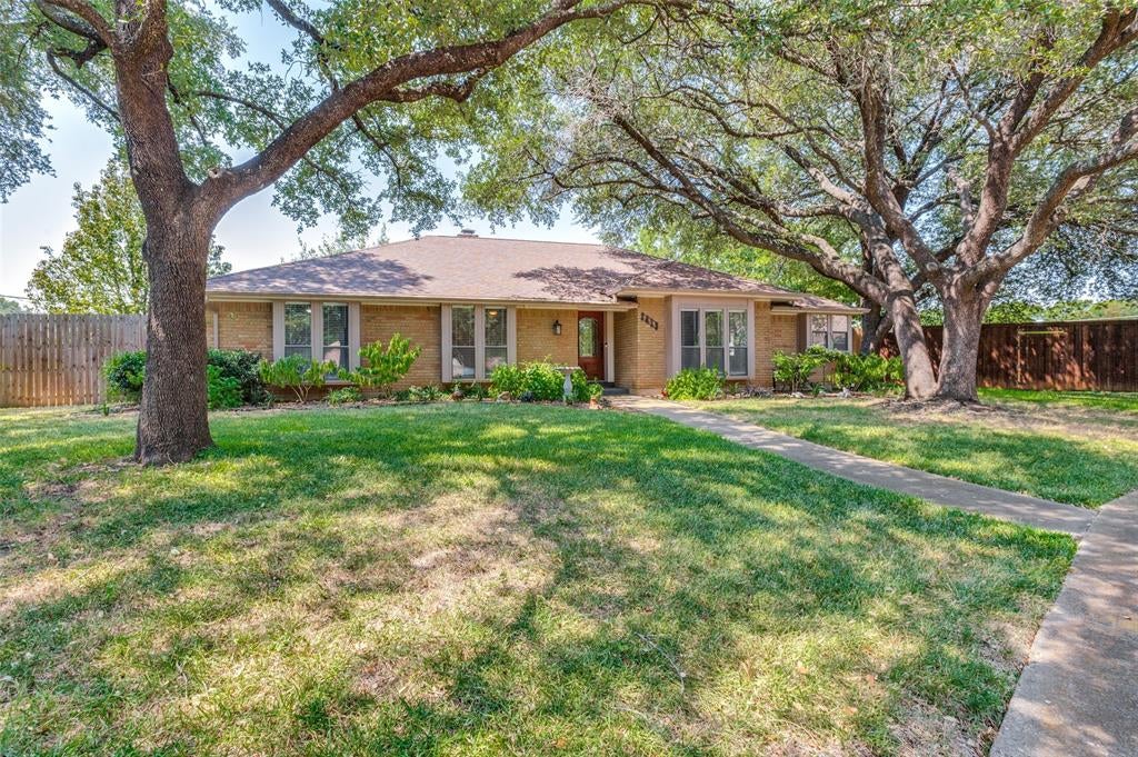 2413 Pearwood Court — photo
