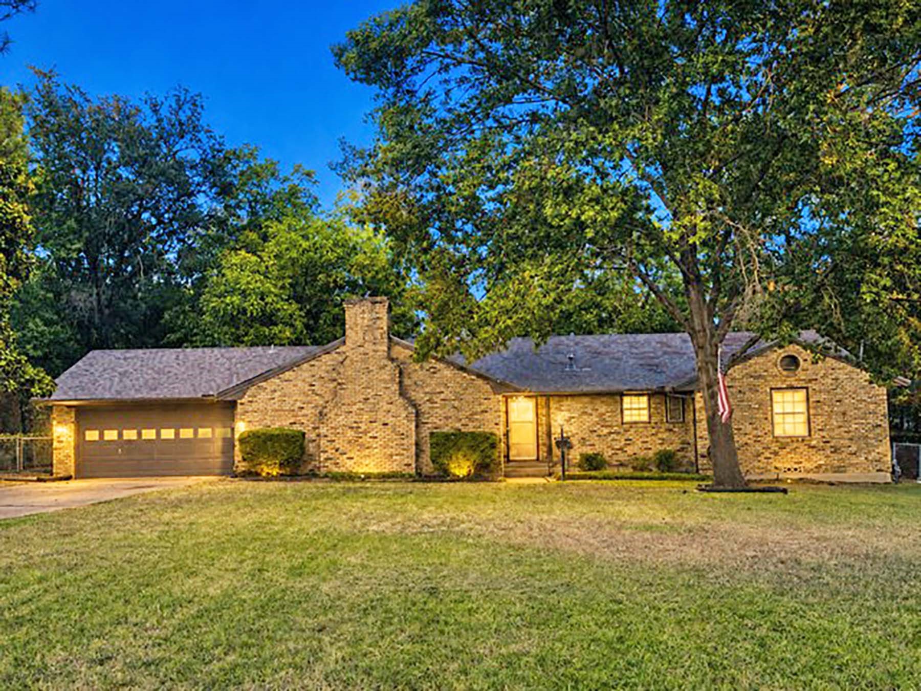 2710 Crestwood Place — photo