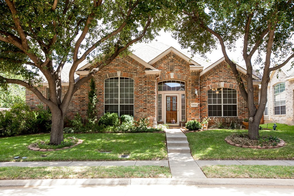 2221 Briary Trace Court — photo