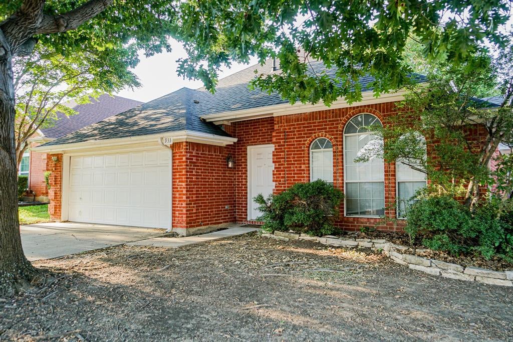 933 Blossomwood Court — photo