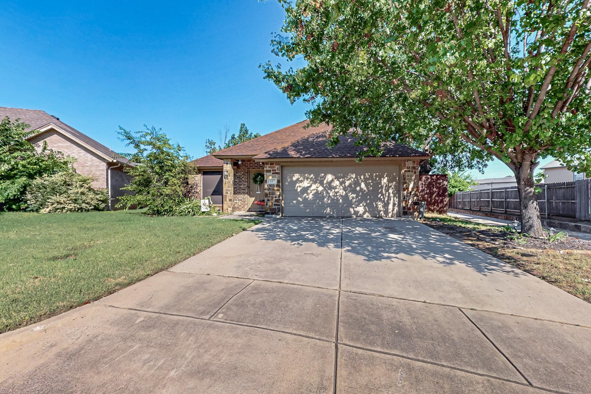 337 Grace Circle, Hurst, TX 76053 — photo 2