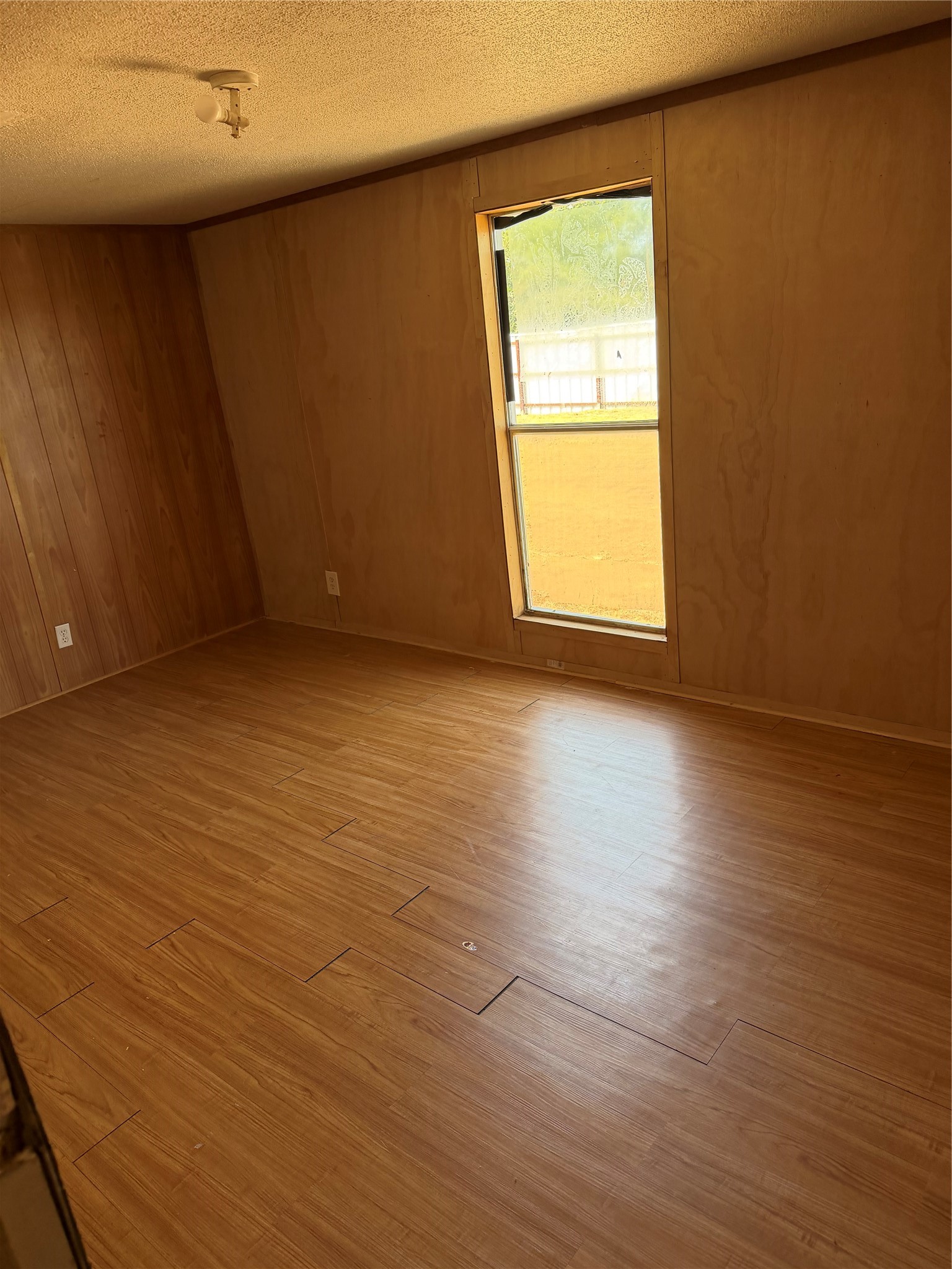 128 Rommel Court, Springtown, TX 76082 — photo 3