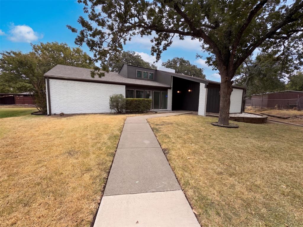 742 Hummingbird Circle — photo