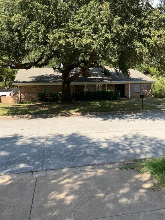 832 Overhill Drive — photo