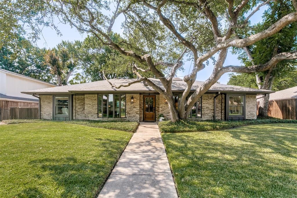 2736 Grandview Drive — photo