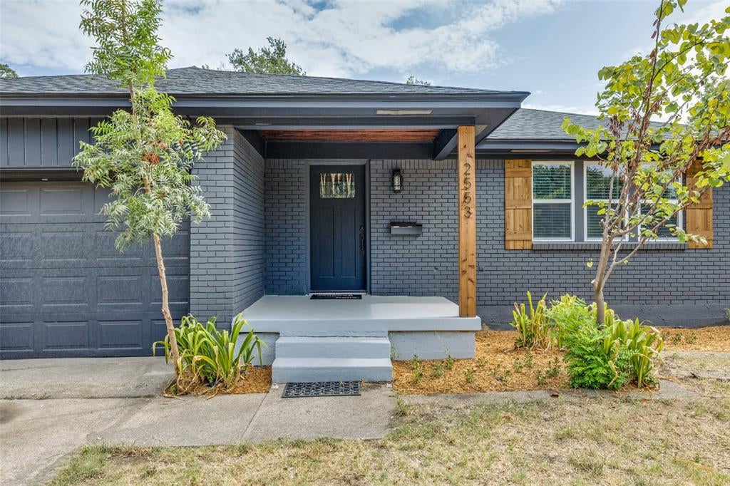 2553 Dorrington Drive — photo