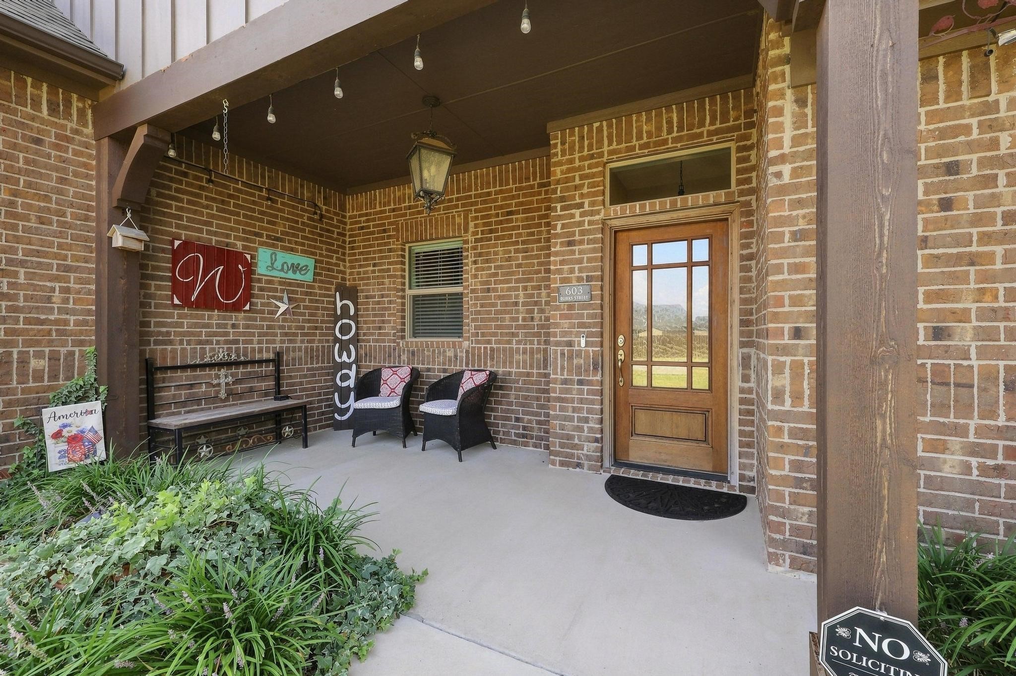 603 E Burks Street, Pilot Point, TX 76258 — photo 2