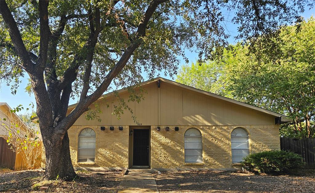 925 Whitehall Drive — photo