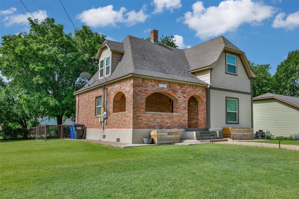 230 E Main Street — photo
