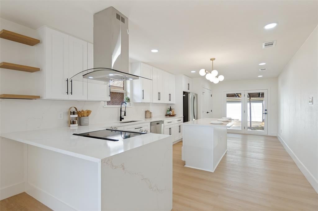 9102 Lindaro Lane — photo