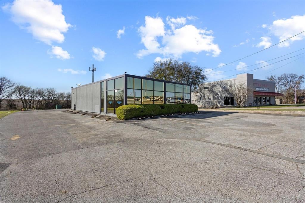 4020 Texoma Parkway — photo