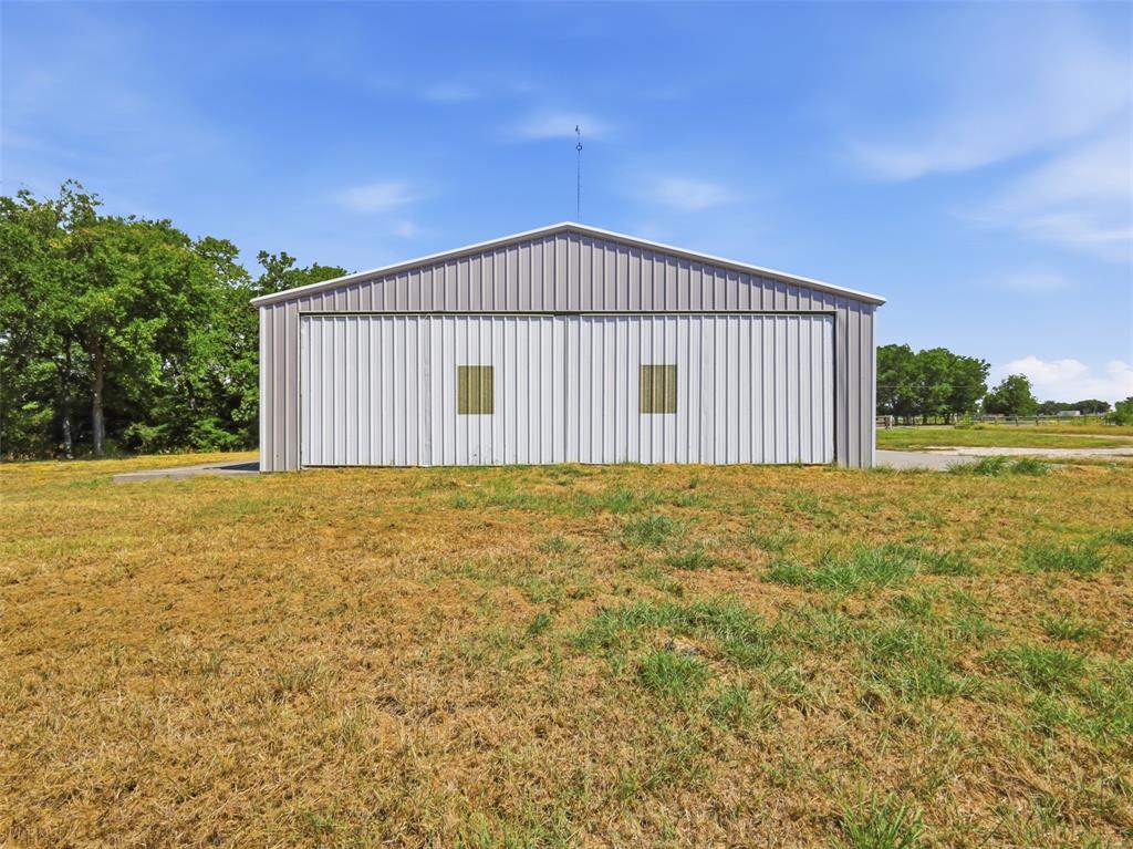 1333 FM 1566 E — photo