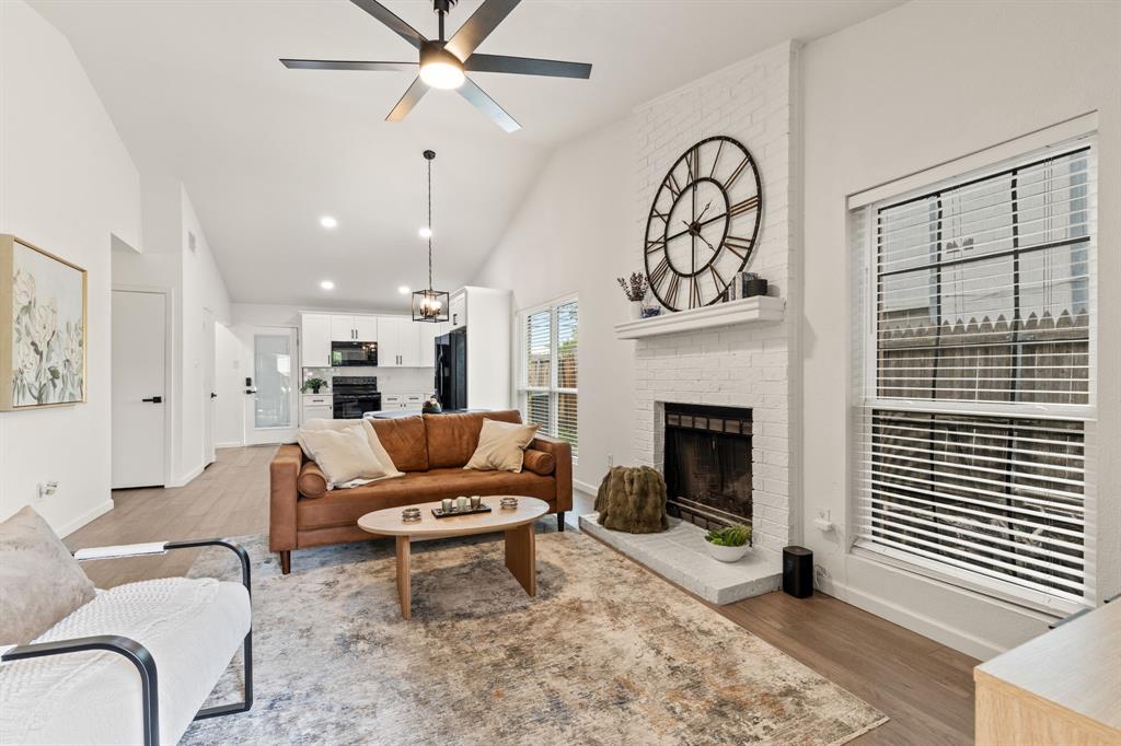 834 Versailles Drive — photo
