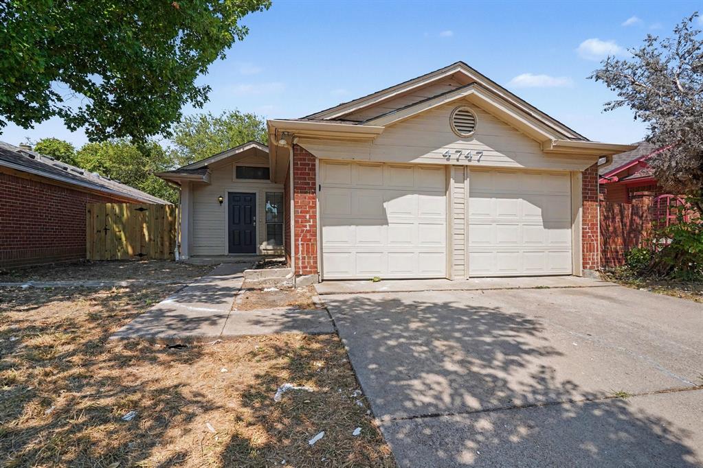 4747 Poppy Drive E — photo