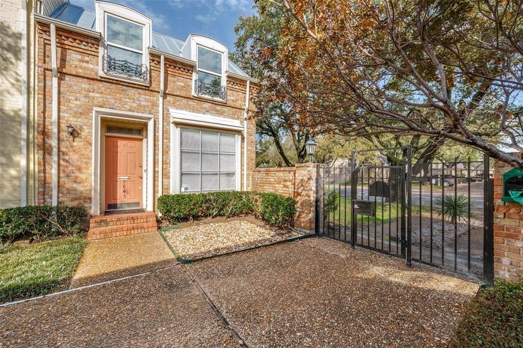 9843 Park Lane Court — photo