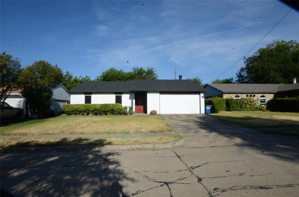 114 W Way Drive — photo