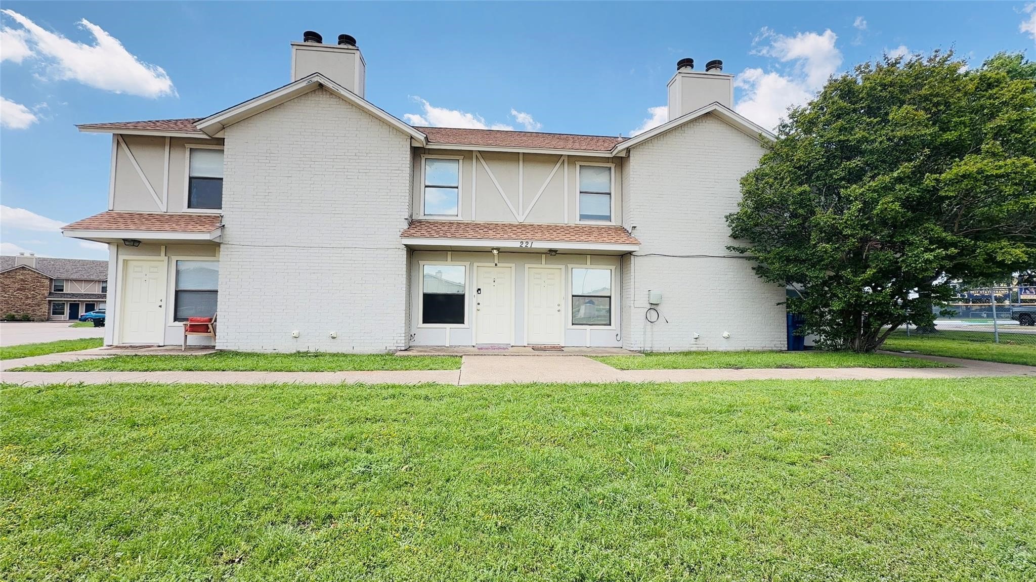 221 Meadow Court — photo