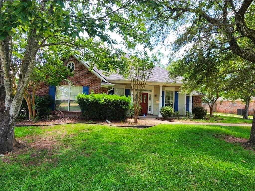 1712 Castlewood Drive — photo