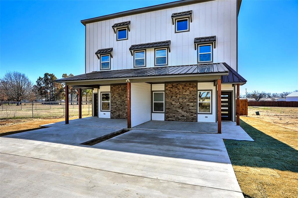 1304 Country Road B — photo