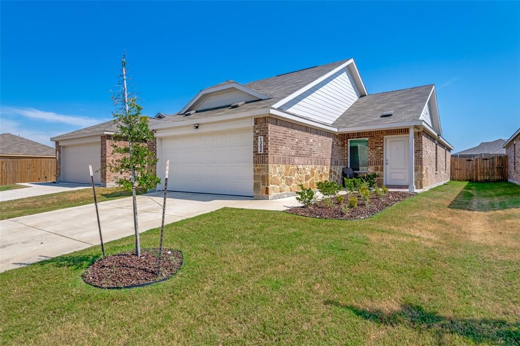 1352 Wedgeleaf Lane — photo