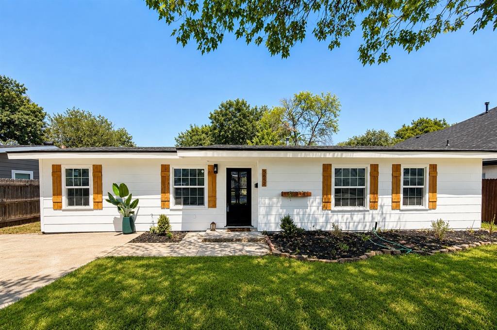 5852 Lyle Street — photo