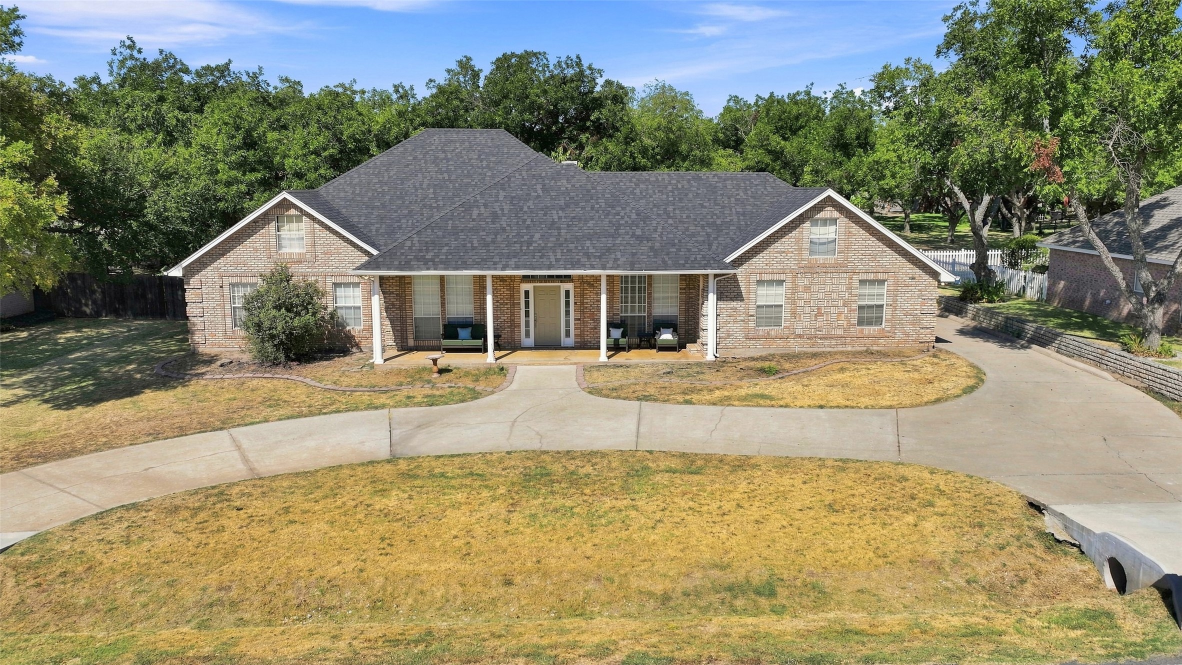 9014 Woodlawn Drive — photo