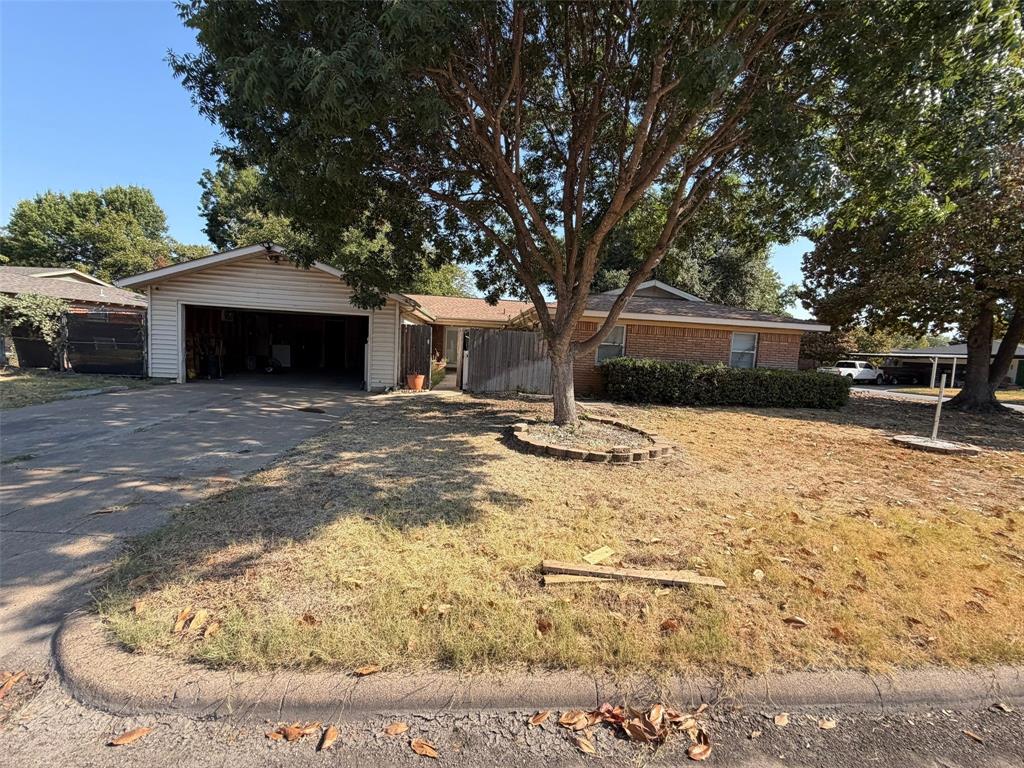 2121 Elton Road — photo