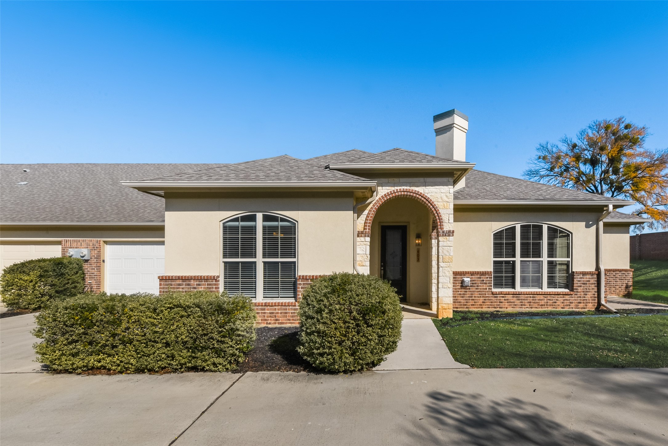 8841 Creek Run Road 403 — photo