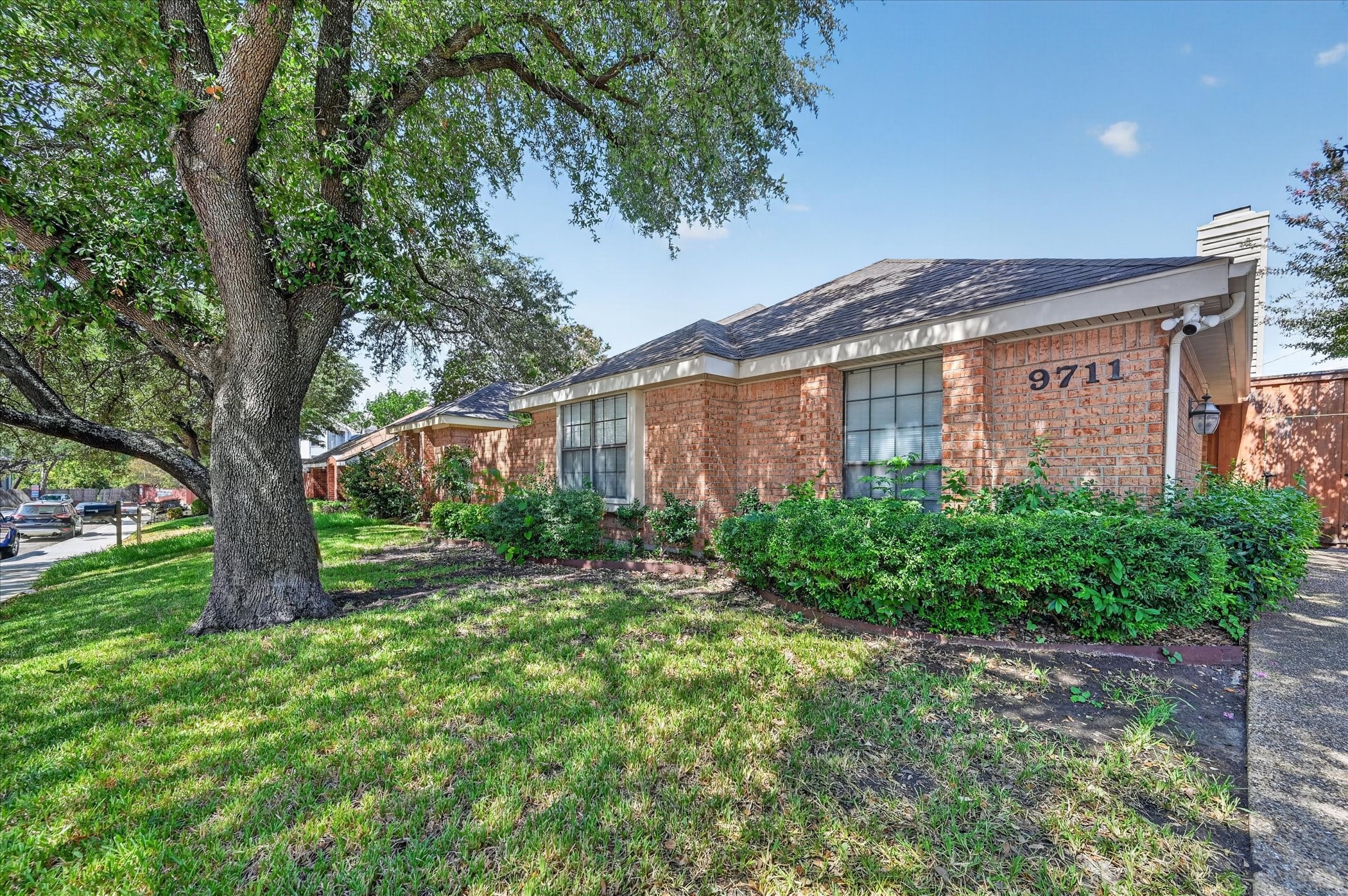 9711 Springtree Lane, Dallas, TX 75243 — photo 3