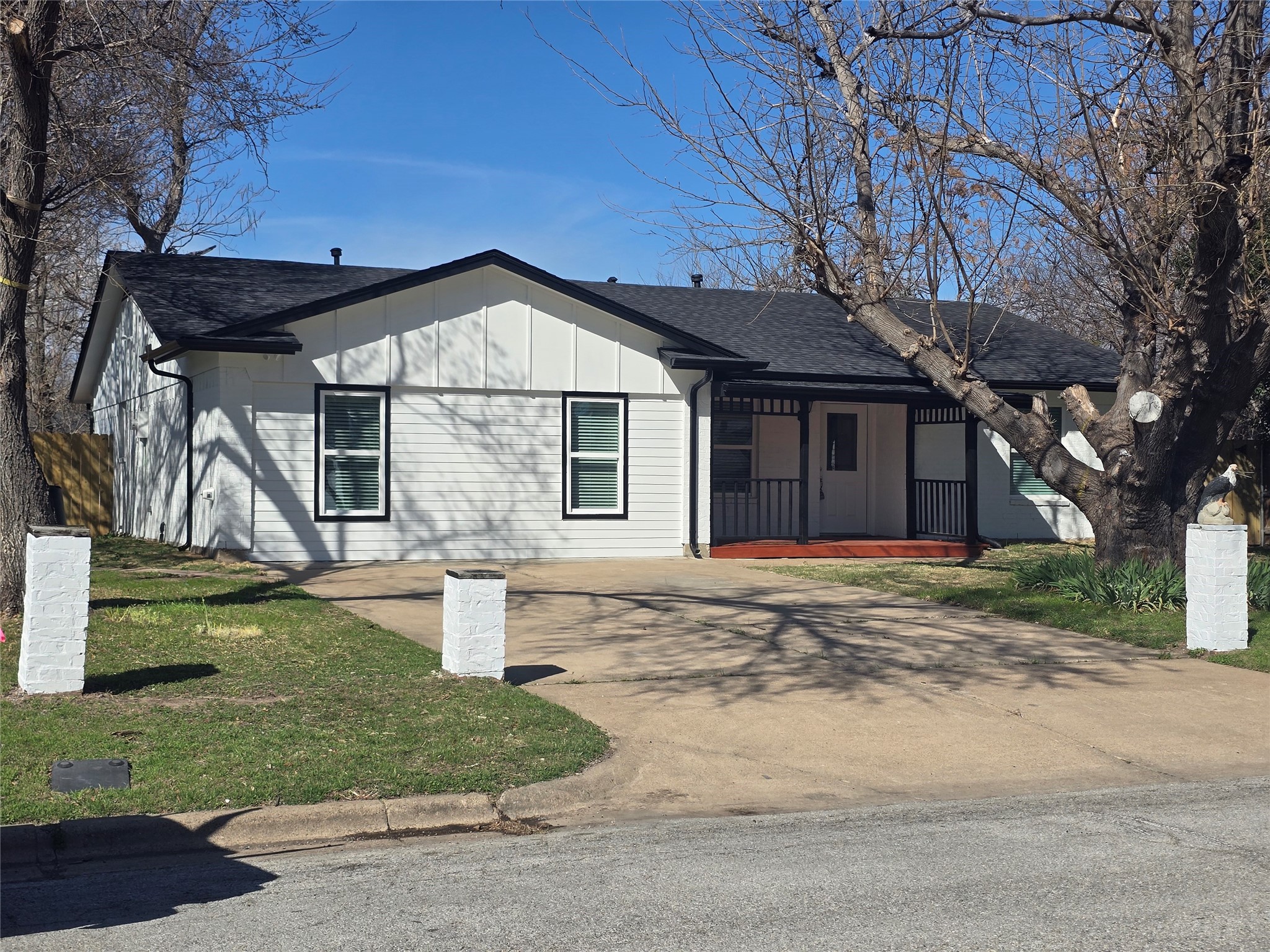8017 Donegal Lane — photo