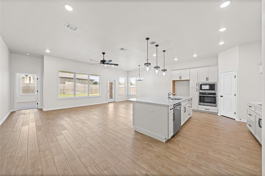 130 lasso Loop, Lorena, TX 76655 — photo 3