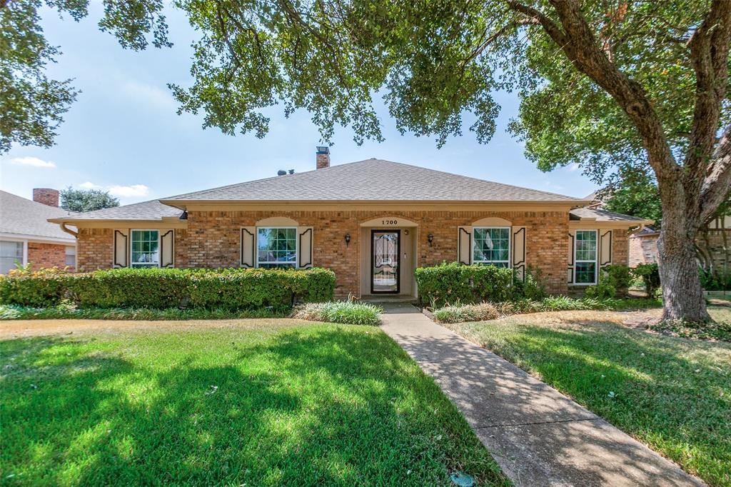 1700 Mayflower Drive — photo
