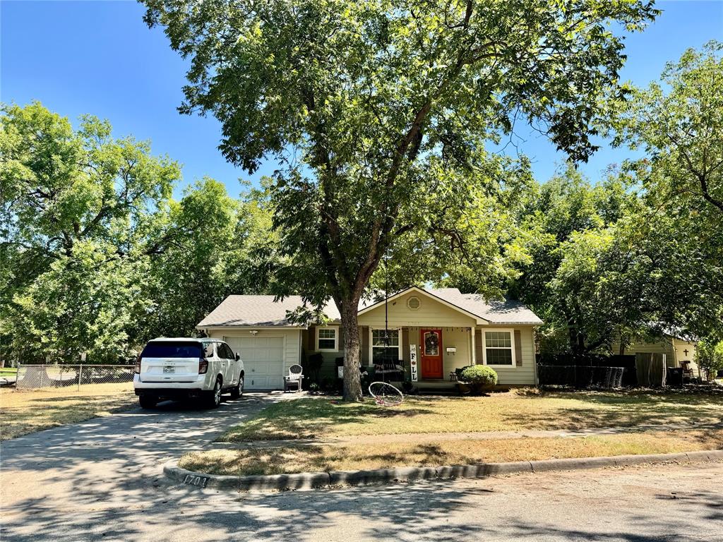 1701 Stewart Drive — photo