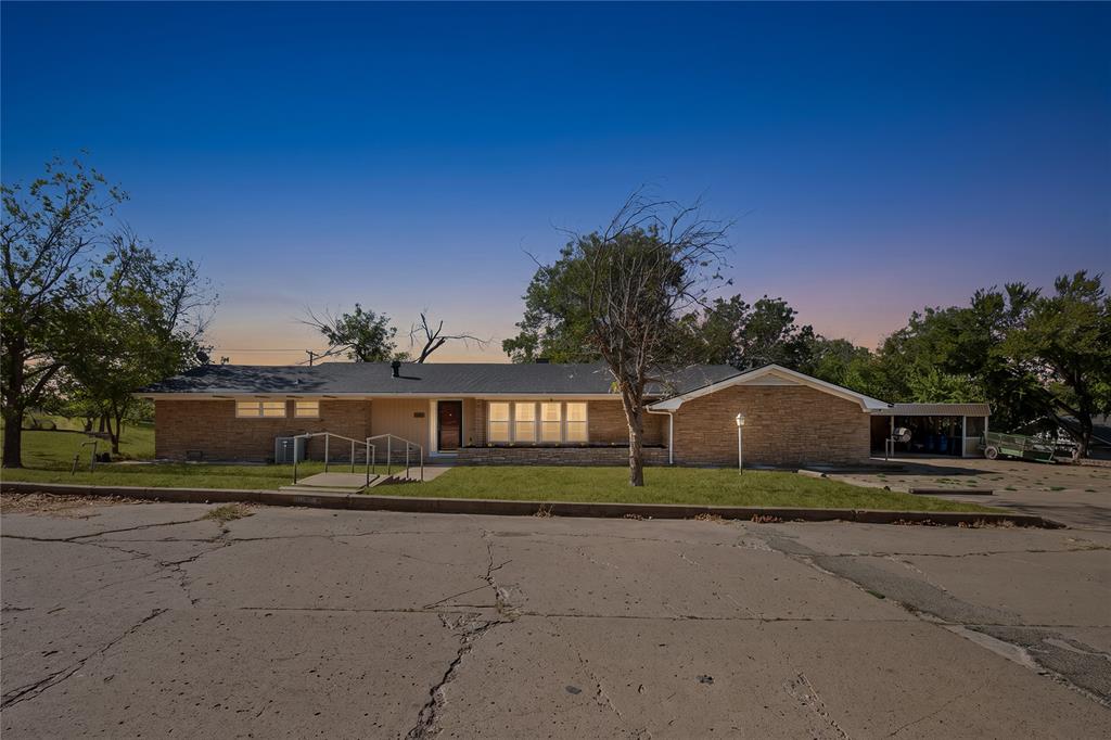 1011 E Connell Street — photo