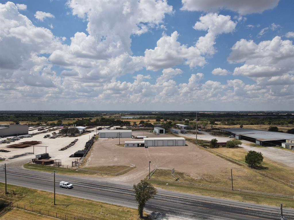 3533 N US 281 — photo