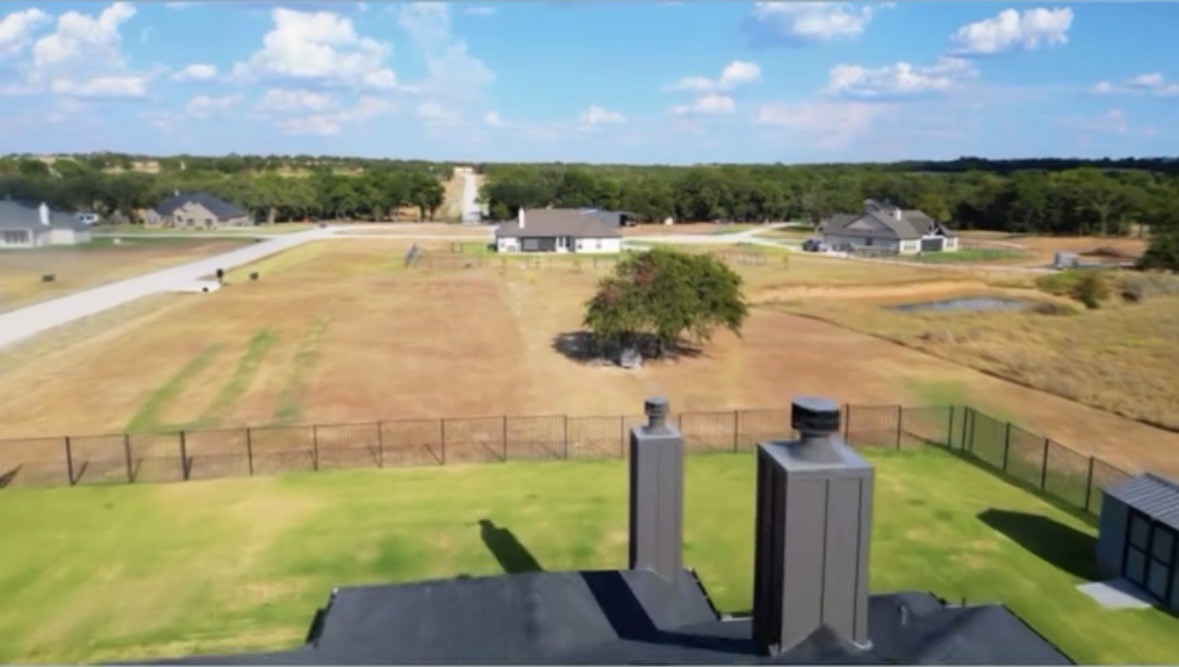 1215 Sanger, Springtown, TX 76082 — photo 2