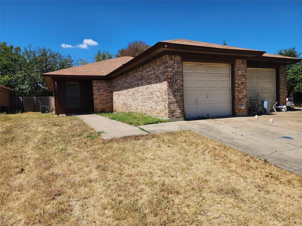 6702 S Creek Drive — photo