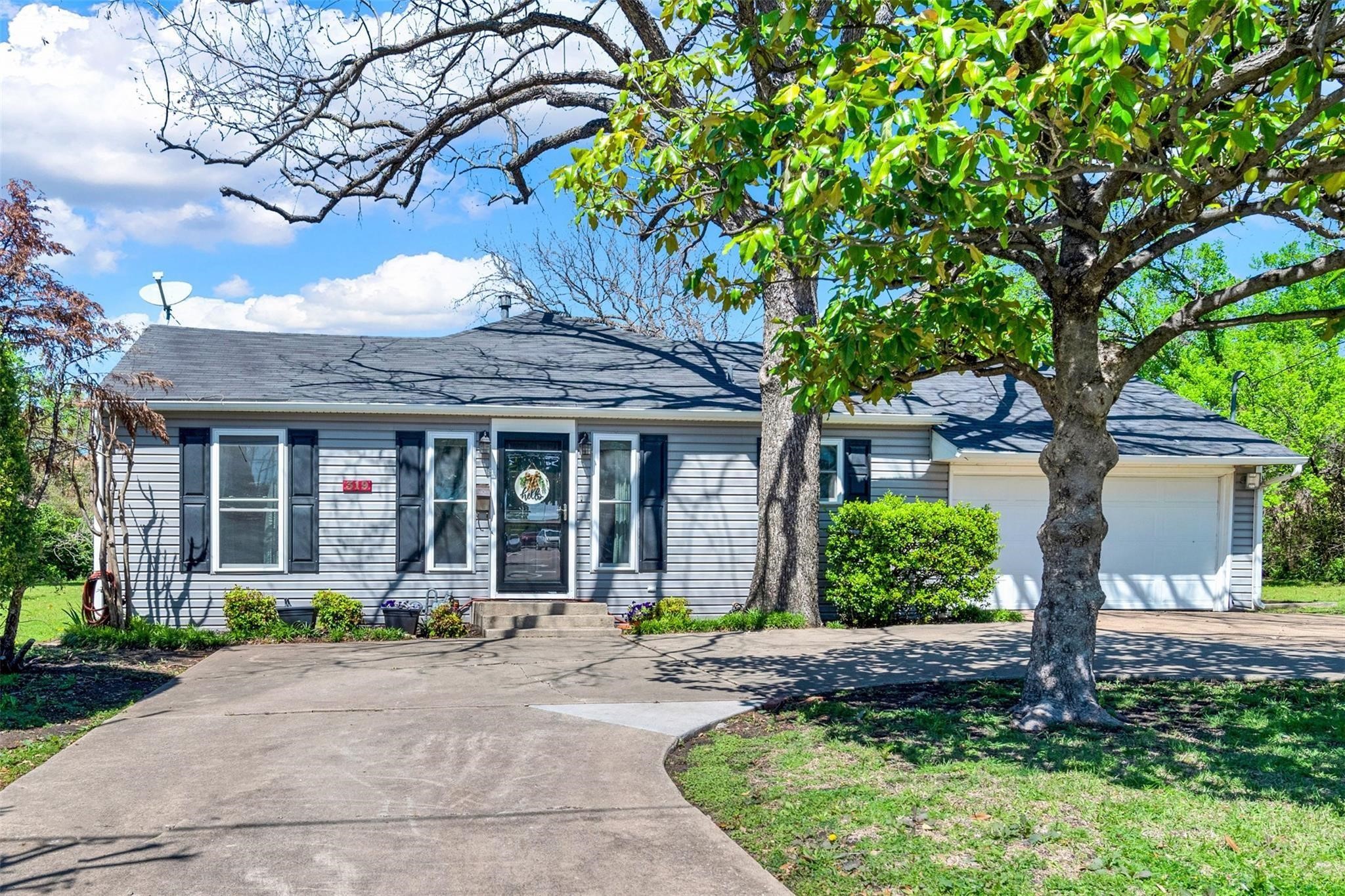 319 E Spring Valley Road — photo