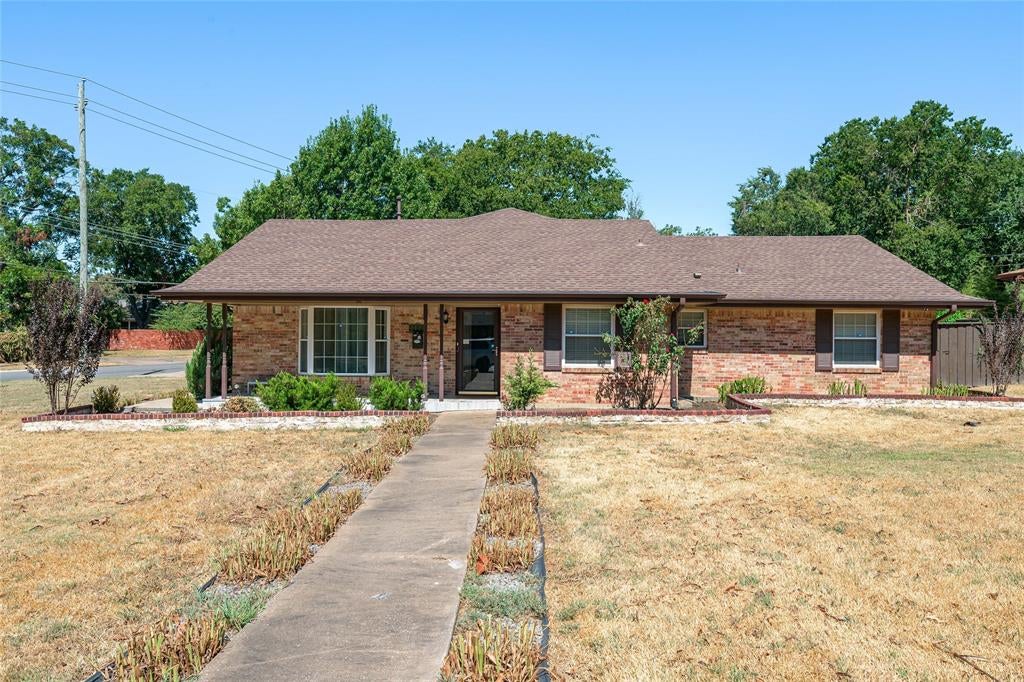 1423 W Shields Drive — photo
