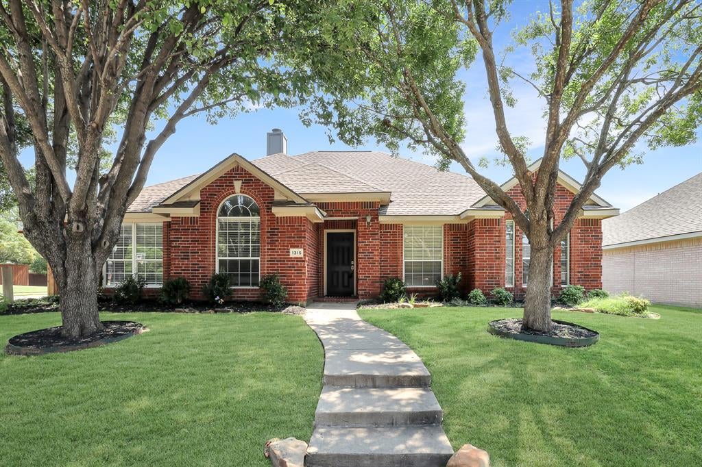 1315 Ballantrae Drive — photo