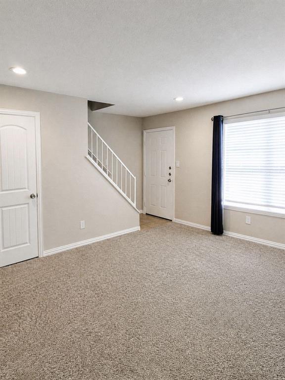 2016 Paisley Drive E — photo