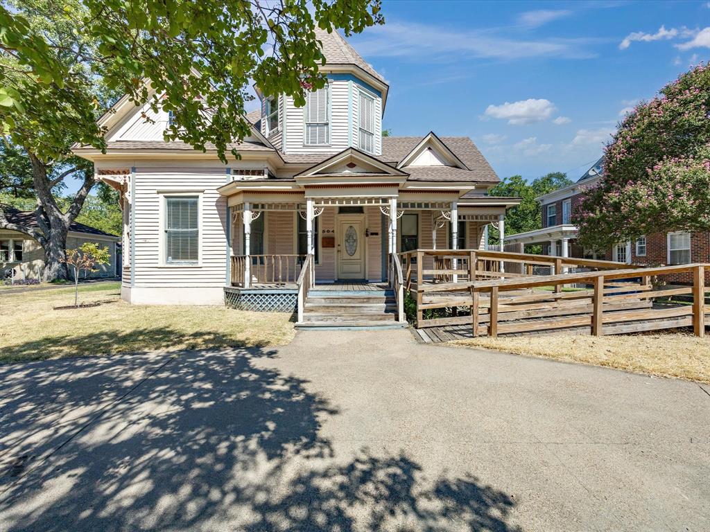 504 W Knox Street — photo