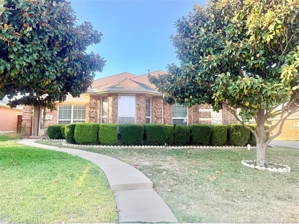 529 Laredo Drive — photo