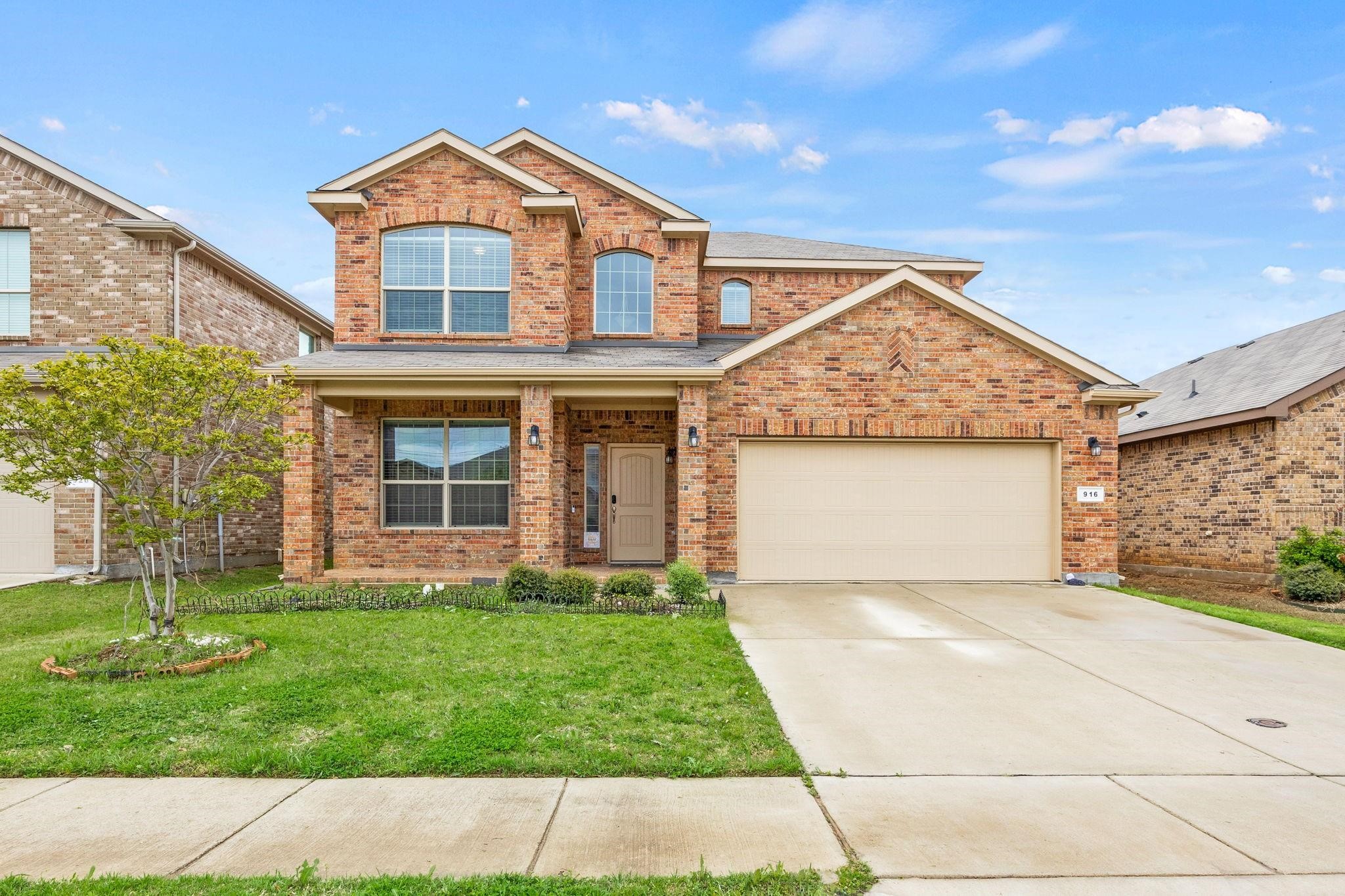 916 Meadow Scape Drive — photo
