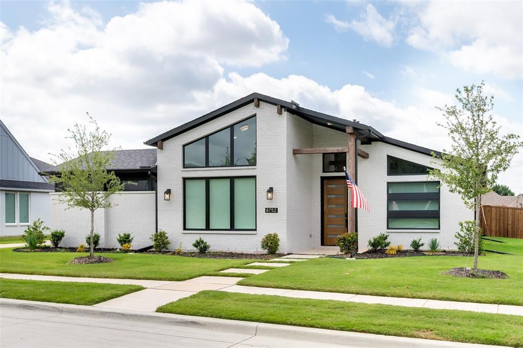 8752 Hightower Drive — photo