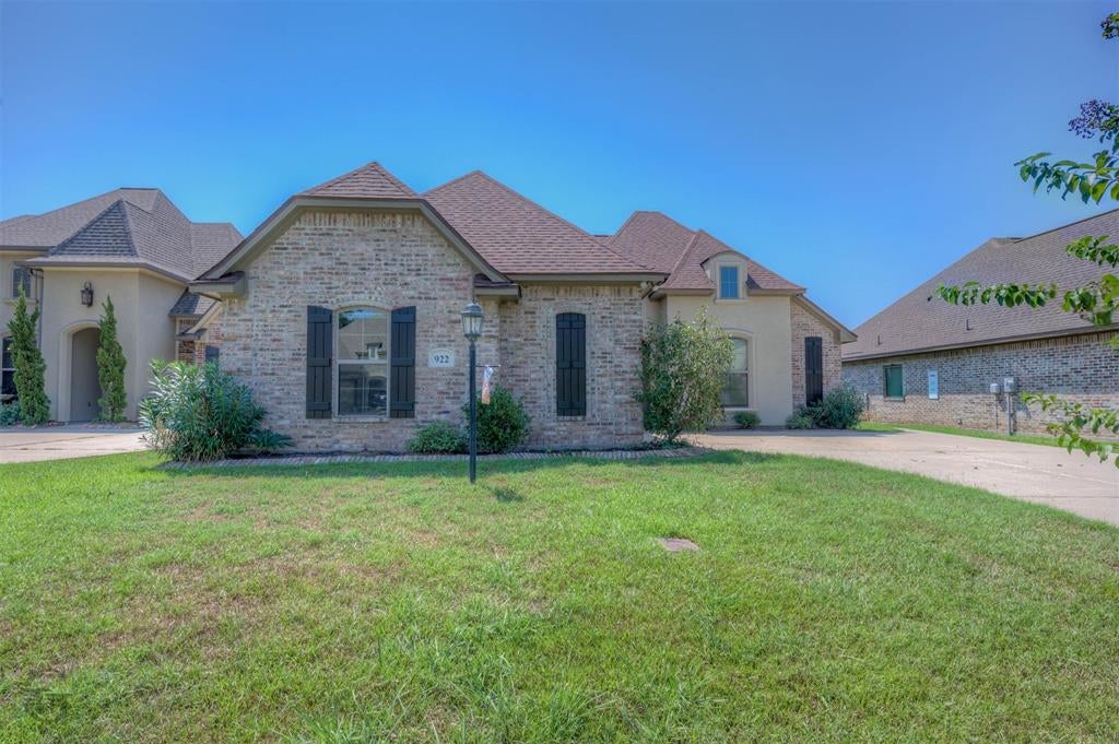 922 Antler Drive — photo