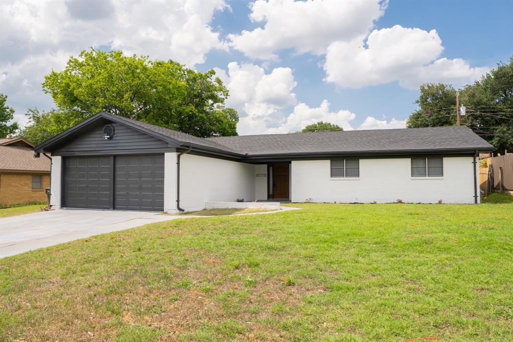 228 Hallbrook Drive — photo