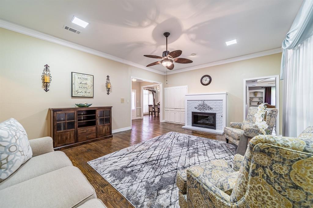 3305 Eisenhower Lane — photo